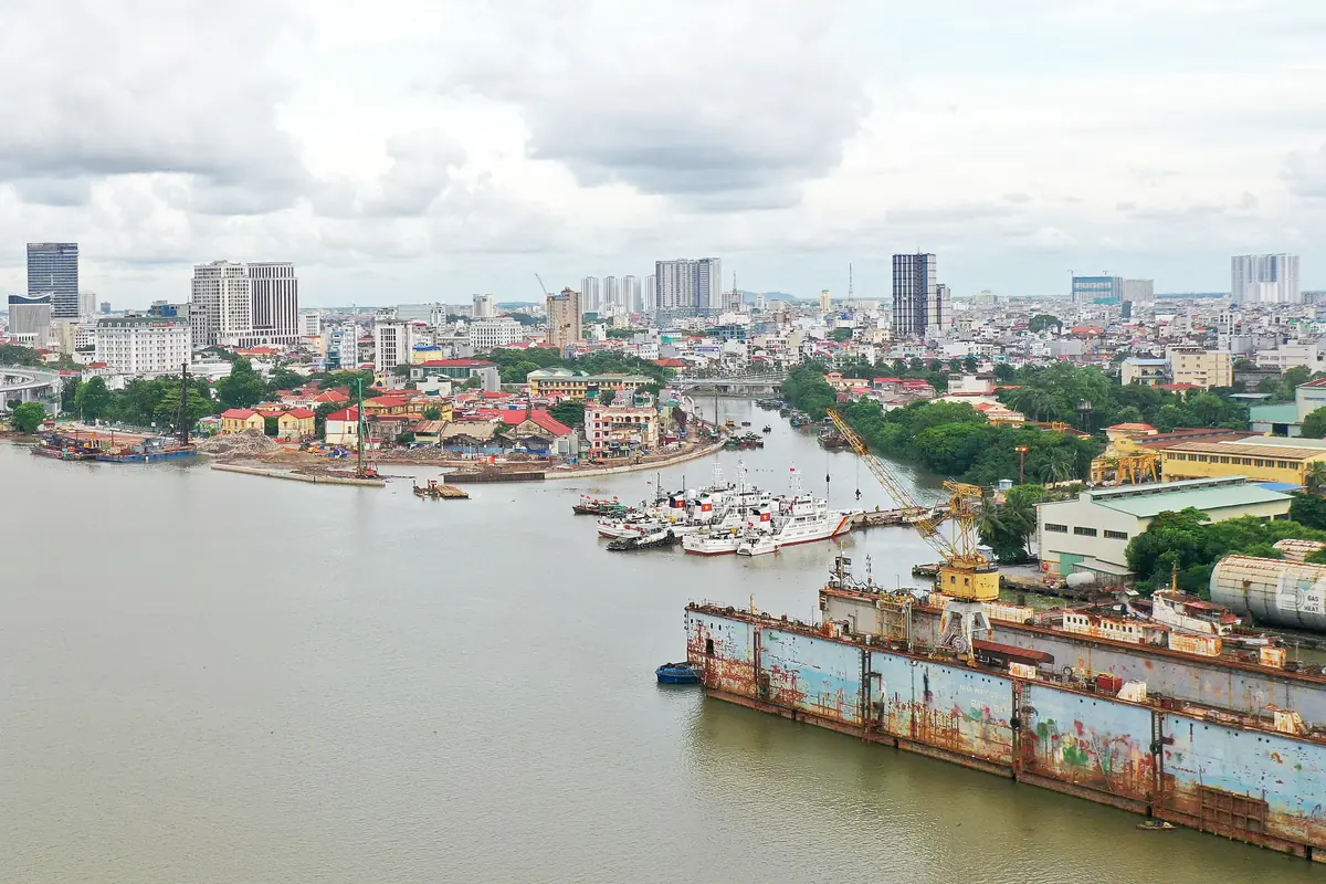 Ngã ba sông Tam Bạc giữa trung tâm Hải Phòng, tháng 7/2023