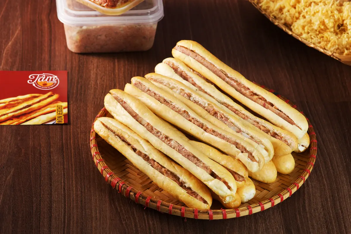 Mẹt bánh mì que nhân pate nướng giòn