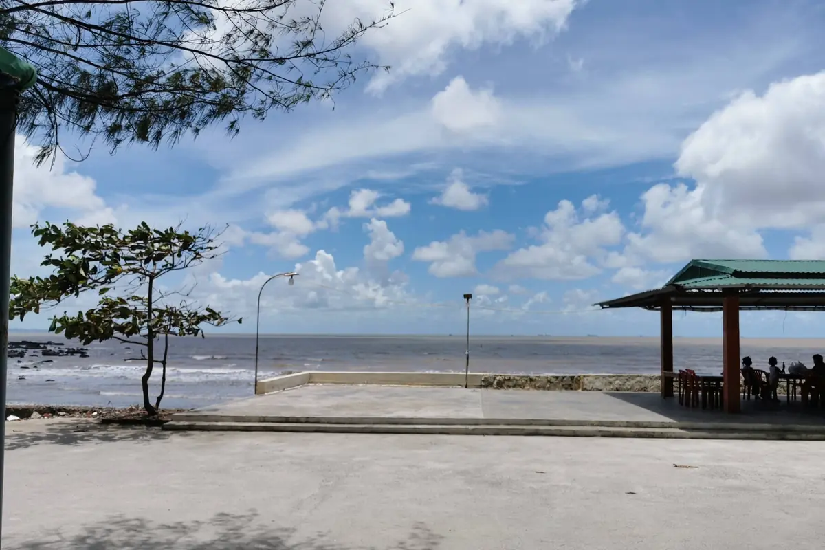 Sea wall and a shelter looking out over a Do Son beach, July 2020