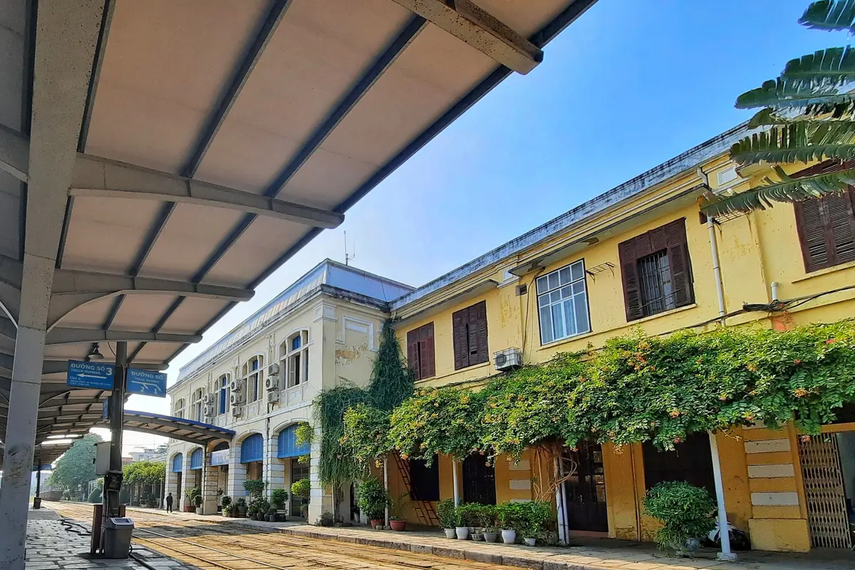 Hai Phong railway station seen from the platform side, December 2020