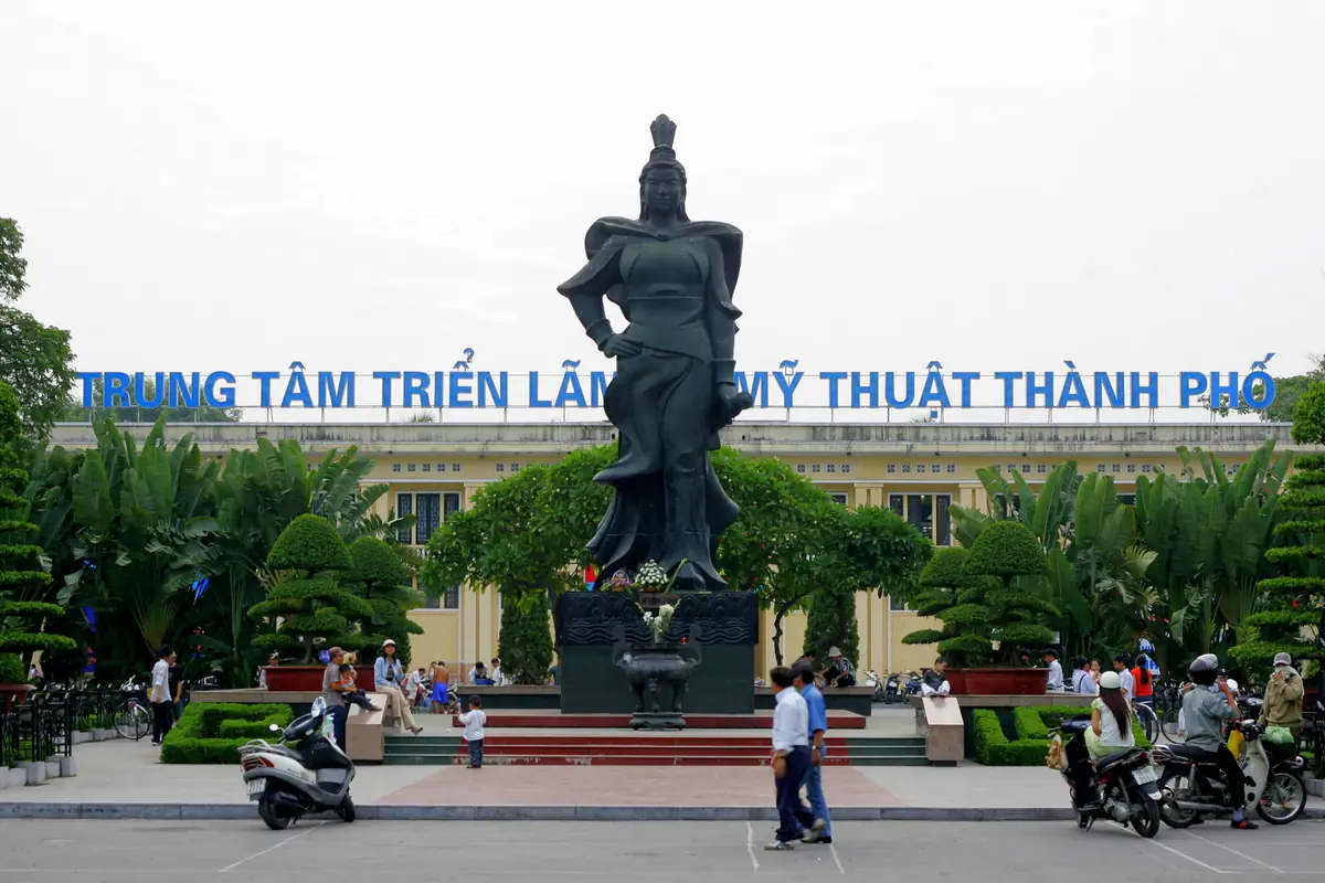 The statue of the heroine Le Chan on Hai Phong's central garden strip, October 2010